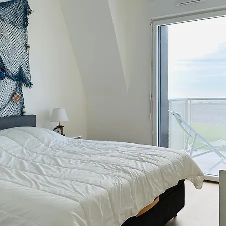 Face A La Immense Daire